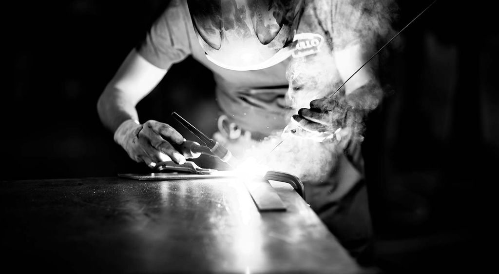 Dettaglio lavorazione cucine in metallo Officine Gullo | eccellenza italiana